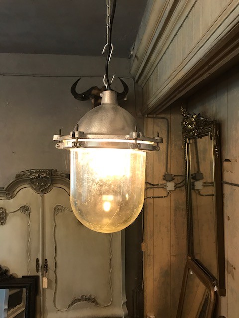 Bully lamp